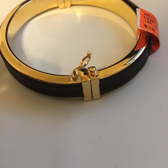 Beautiful 18k Gold over Bronze Bangle Bracelet - Picture 3 of 8
